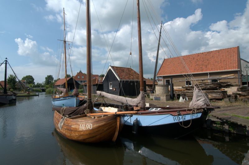 Sluis en historische scheepswerf Workum