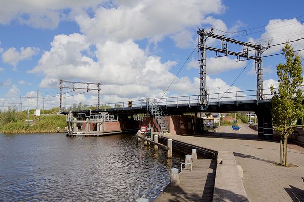 Akkrum, Kanadeeskestrjitte, spoorbrug