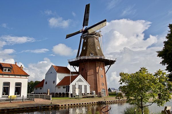 Burdaard, stellingmolen De Zwaluw
