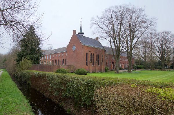 Drachten, Karmelklooster
