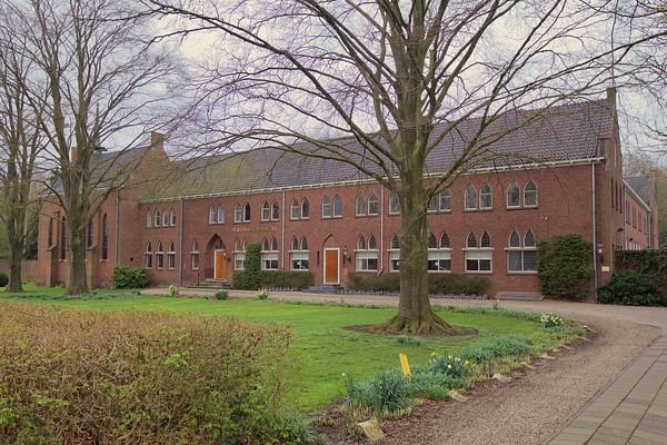 Drachten, Karmelklooster