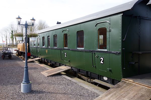 Marrum, herbouwd station + oude trein (Pannekoek restaurant)