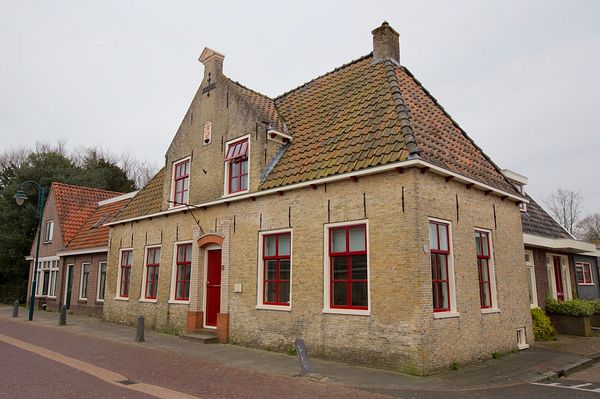 Oudega (Smallingerland) voormalig rechthuis, nu dorpshuis