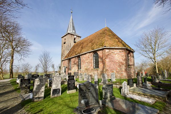 Raard, kerk op terp