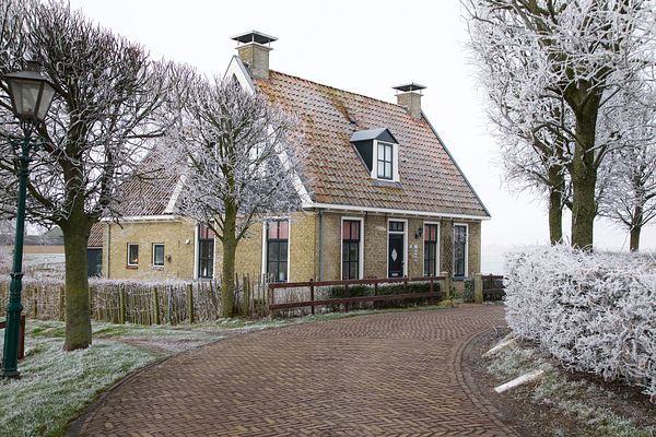 Sandfirden, kerkje in winter