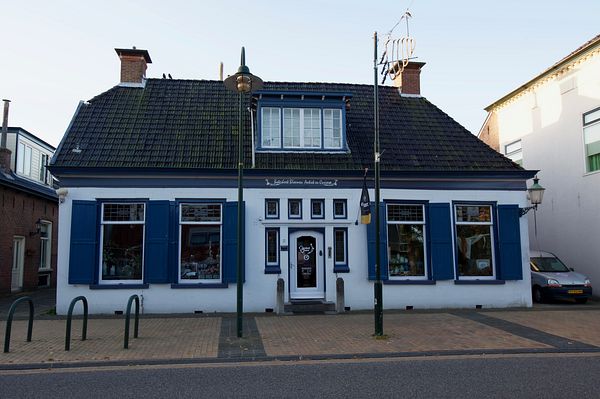 Sint Annaparochie, winkel