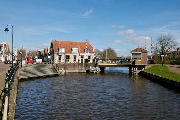 Workum, brug en restaurant Sluiszicht