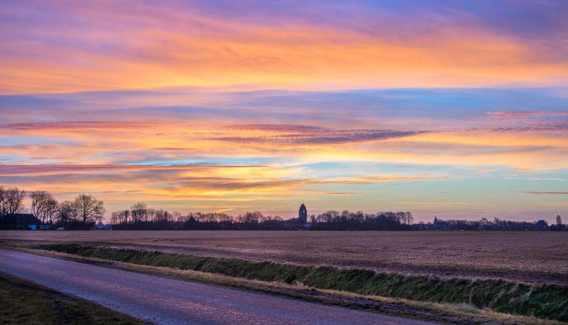 Een prachtige zonsopkomst bij Minnertsga