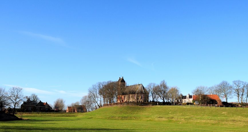 Kerk op de terp van Hegebeintum