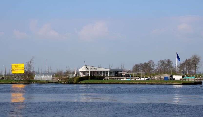 Zonnepont Suawoude. Bellen voor oversteek.