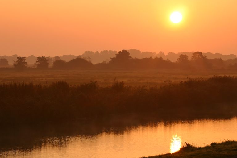 zonsopkomst boven de Nije Feart bij Terwispel