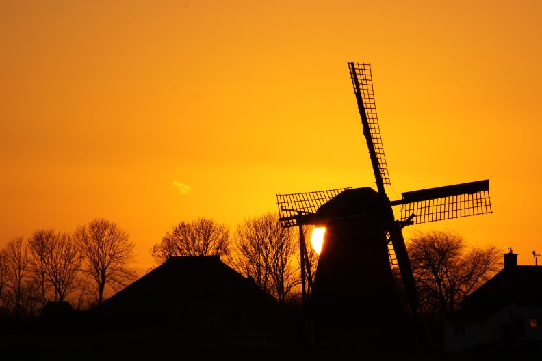 Sunset molen bij Tjerwerd